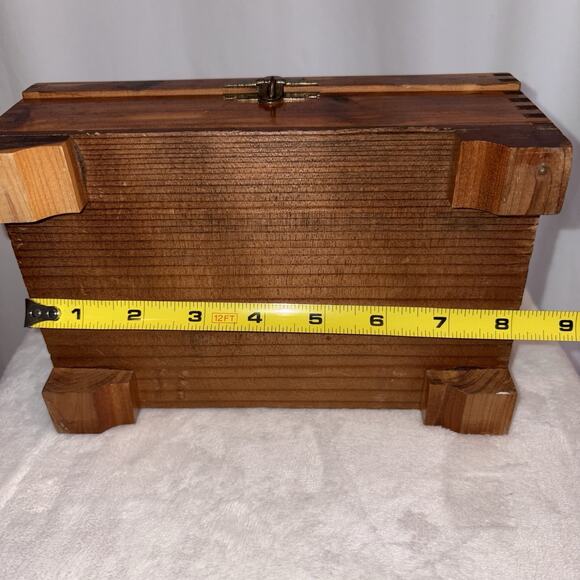 Vintage 1950s Cedar Jewelry/Keepsake Box w/ Carvings & Picture on Top Good Cond - Picture 7 of 10